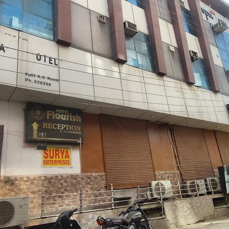 Surya Hotel Sirsa Exteriör bild